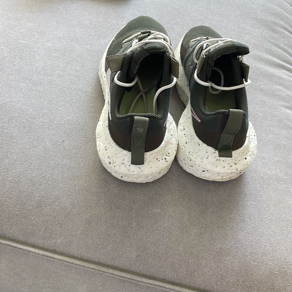 Nike hunter green recycled sole men’s shoe. - Picture 4 of 5